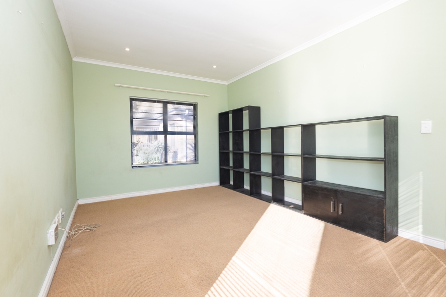 To Let 4 Bedroom Property for Rent in Kaapsig Western Cape